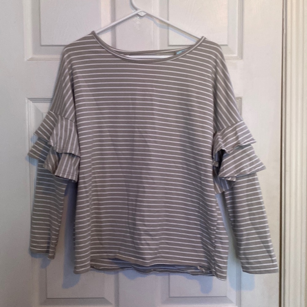 She + Sky Gray striped T-shirt with long sleeve ruffles in an open back